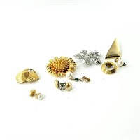 Assortment of fashion brooches