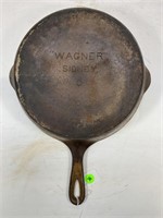 EARLY "WAGNER" WARE 8 B CAST IRON SKILLET WITH