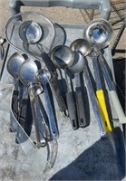 LOT OF 13 PCS ASSORTED KITCHEN SUPPLIES