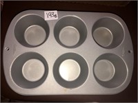 2 Wilton muffin tins