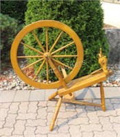 Classic Traditional Style Wooden Spinning Wheel