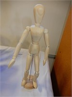 POSABLE FIGURE