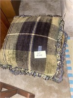2-Decorative Pillows