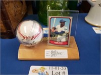 ERNIE BANKS BASEBALL CARD AND SIGNED BALL