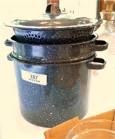 5 PIECES ENAMELWARE