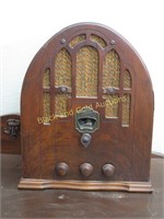 Zenith Model 805 Wooden Tombstone Table Radio