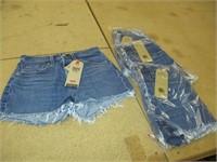 4 Women's Sz 4 Levi's Shorts