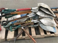 Pallet of Approx 10 Shovels