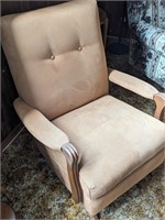 UPHOLSTERED CHAIR