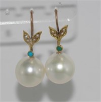 Vintage 9ct gold earrings set with cultured pearls