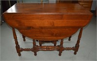Gate Leg Drop Leaf  Dining Table With 3 Leafs