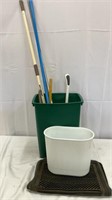 Assorted Cleaning/Bathroom Utensils