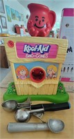 Kool-Aid Sno-Cone Maker With Scoops