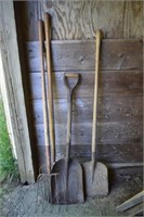 Tool lot: 2 shovels and 2 forks; as is