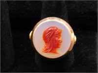 14kt gold (tested) hard stone cameo ring. Size 7