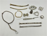 Lot of 13 pieces of costume jewelry, Broaches,