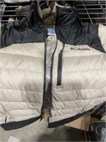 SIGN OF USE - SIZE MEDIUM COLUMBIA WINTER JACKET