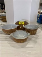 GROUP OF BROWN AMERICANA THEMED PYREX