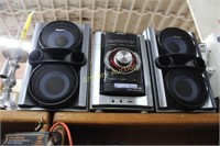SONY PORTABLE STEREO W/ SPEAKERS