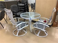 2 swilvel chairs and table