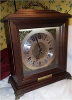 Mantel clock battery operated with chimes