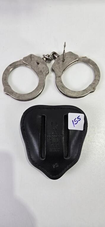 Handcuffs w/Keys & Safariland Holster
