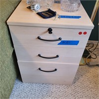 M180 Small nightstand 2