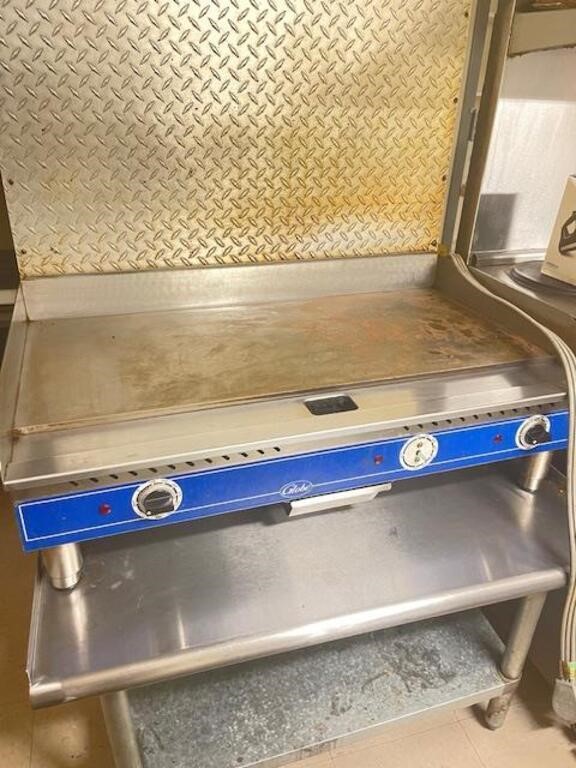 Globe 36" Electric Griddle w/ Thermostatic Control