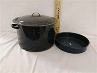 Enamel stock pot with strainer