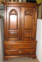 Wood dresser unit with four drawers and two doors