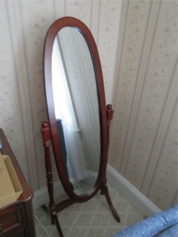 OVAL FULL LENGTH MIRROR ON STAND