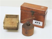 Lot: 3 small wooden items