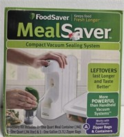 FoodSaver compact vacuum sealing system