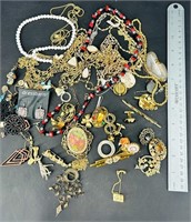 Large Lot Of Vintage Brooches, Jewelry & More!