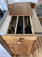 BUTCHER BLOCK AND 35 KITCHEN KNIVES