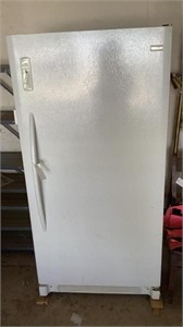 Frigidaire freezer 65"X32”X29”