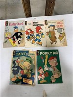 Vintage comic books daffy duck, yogi bear, porky