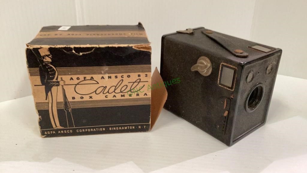 Vintage Agfa Ansco Cadet box camera.    1442