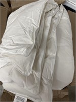 (SIGNS OF USE) Size 106x90in Bed Comforter