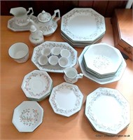 Johnson Brothers 'Eternal Beau' Dinner/ Tea Wares