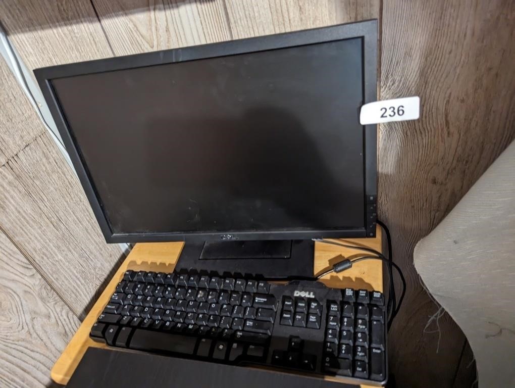 Dell Computer Monitor & Keyboard