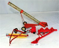 (4) Tru Scale & NH Implements