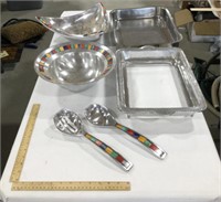 Kitchen lot w/ matching bowl & utensil set