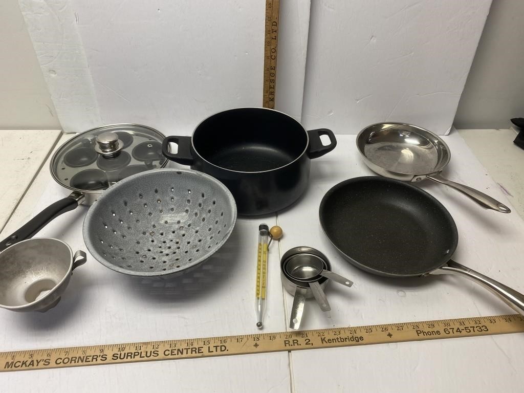 Box of miscellaneous pots & pans
