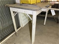 VINTAGE STYLE TABLE 24 IN X 40 IN