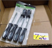 SET OF NEW SCREW DRIVERS