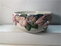 Beautiful Jay Wilfred ceramic floral bowl.