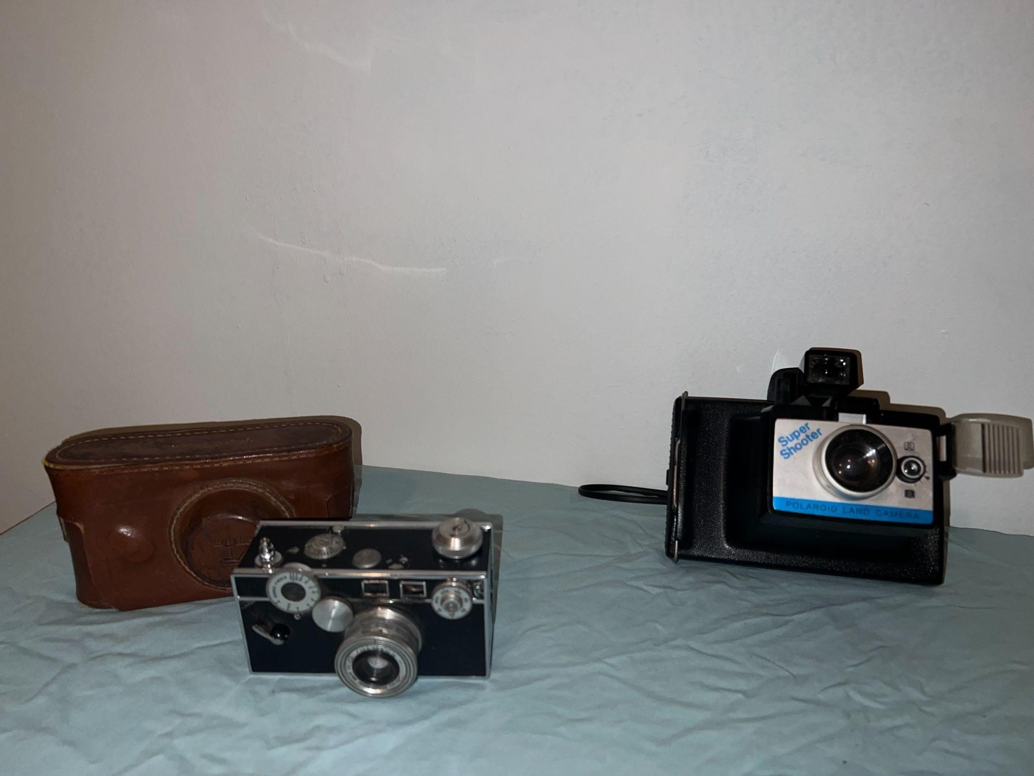 Vintage Argus & Polaroid Camera's & Tripod