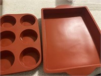 Silicon pan inserts for baking
