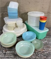 Box Lot vintage Tupperware